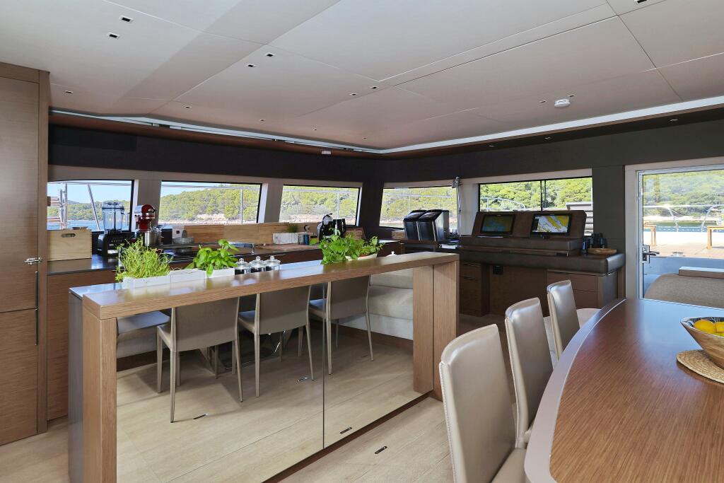 Power catamaran 