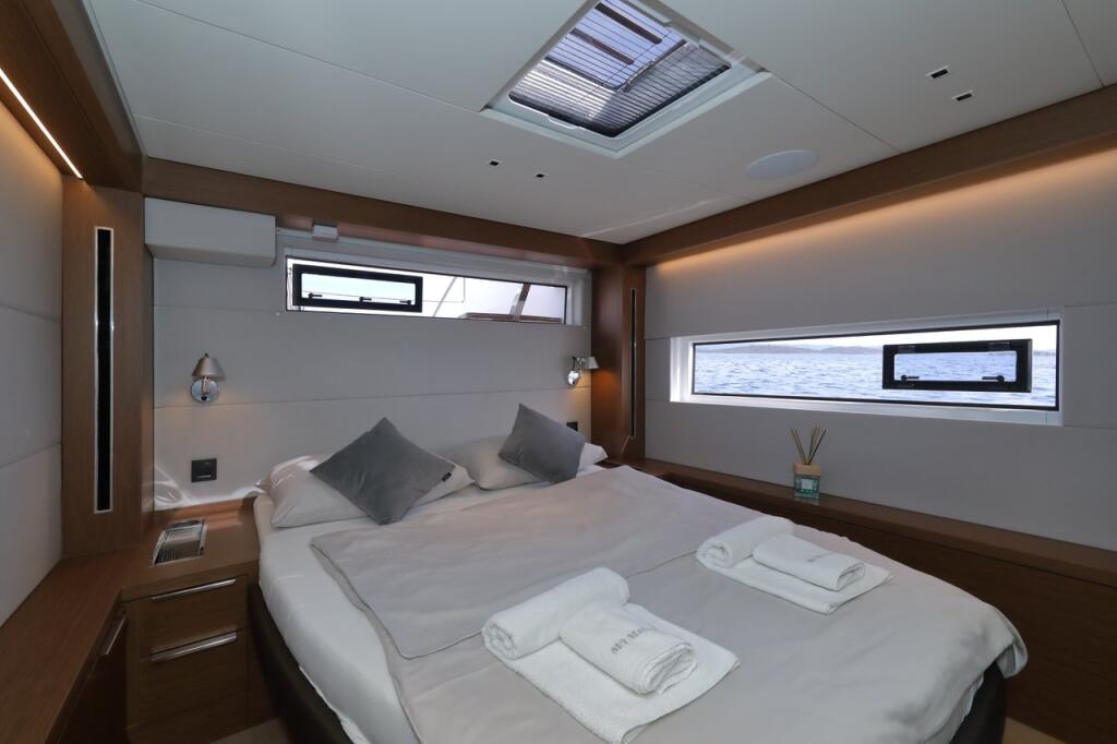 Power catamaran 