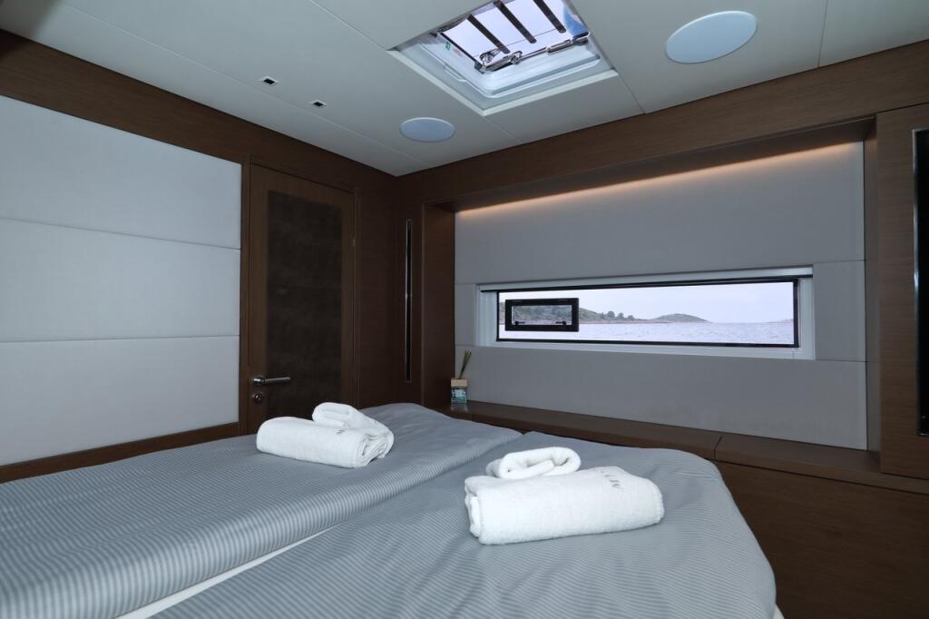 Power catamaran 
