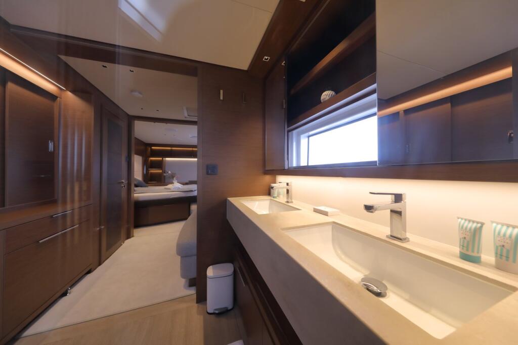 Power catamaran 