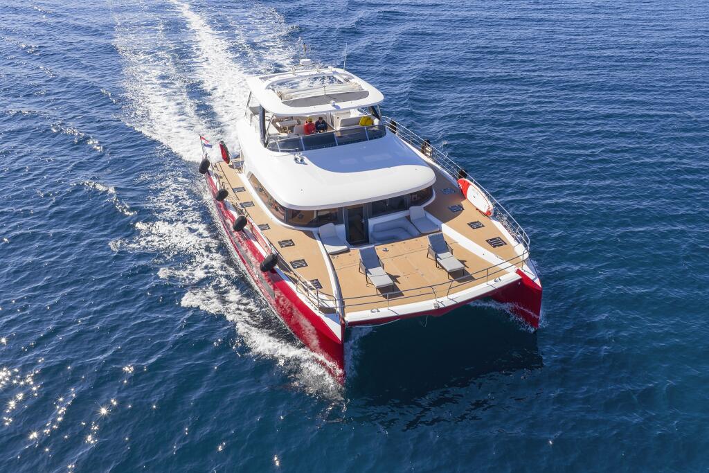 Power catamaran 