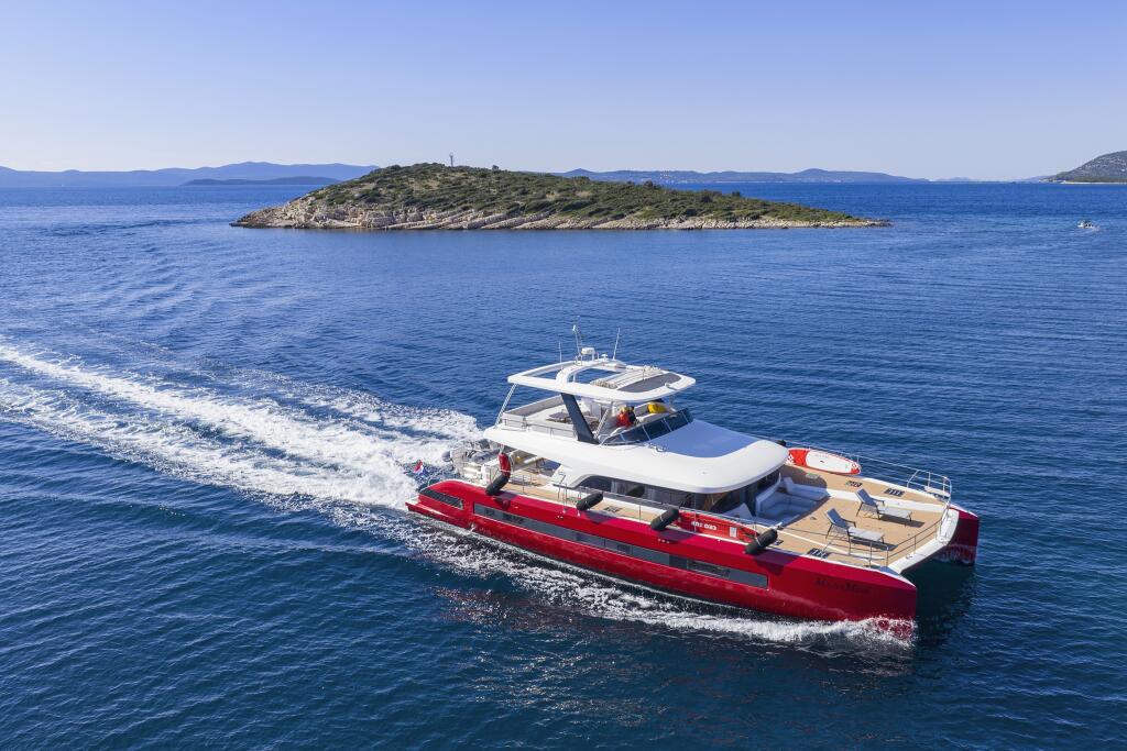 Power catamaran 