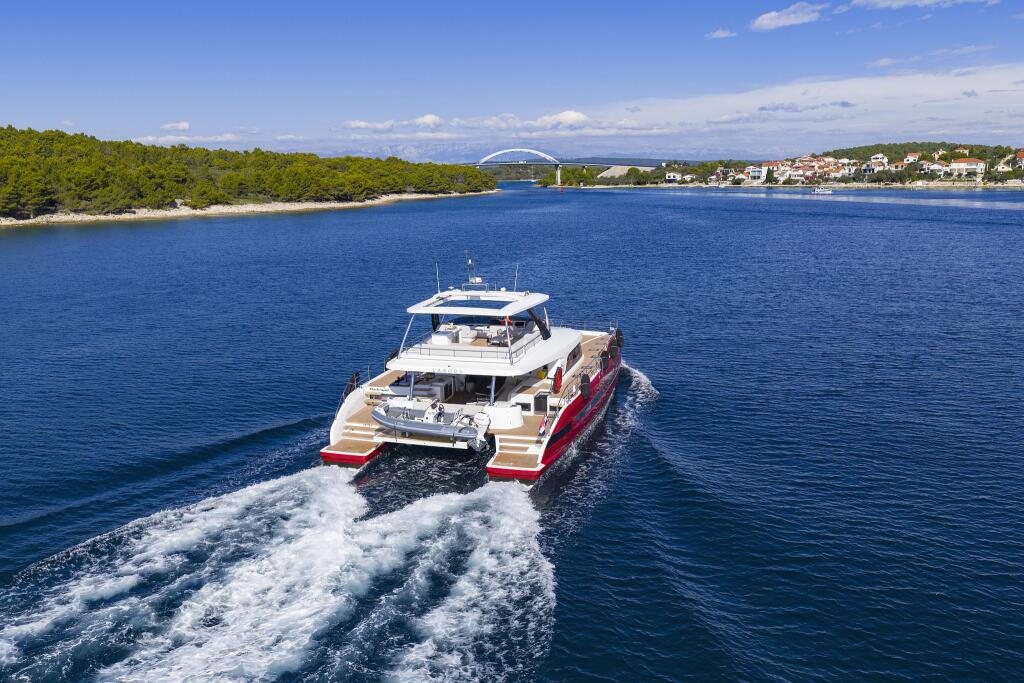 Power catamaran 
