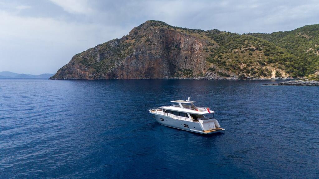 Luxury motor yacht 