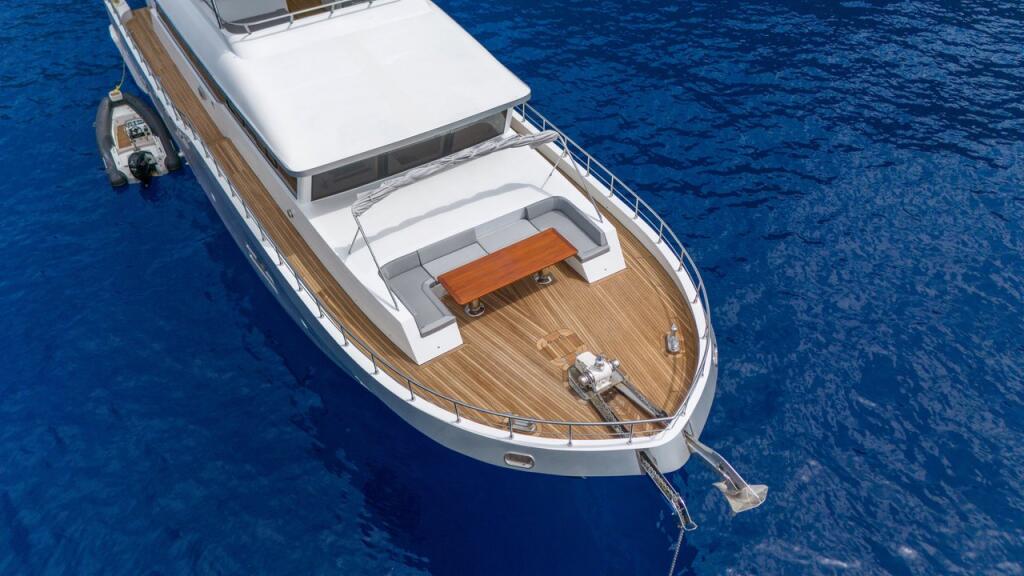 Luxury motor yacht 