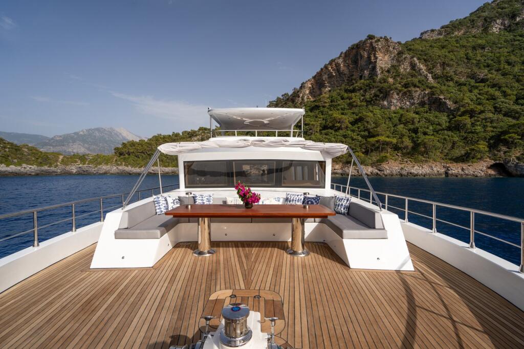 Luxury motor yacht 