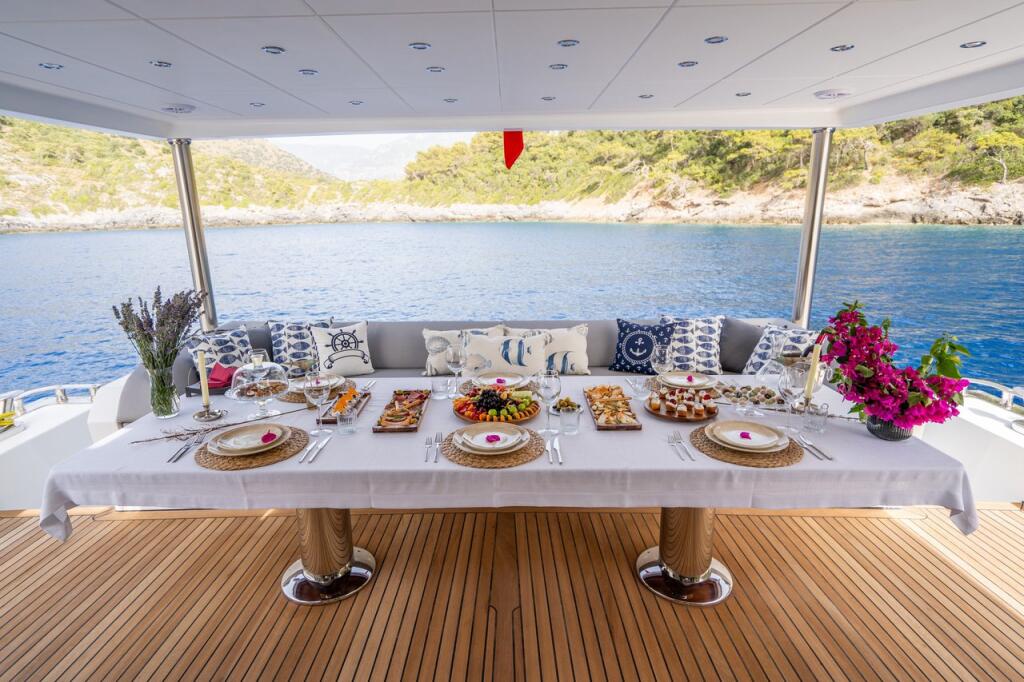 Luxury motor yacht 