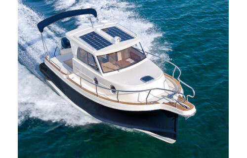 Motor boat 