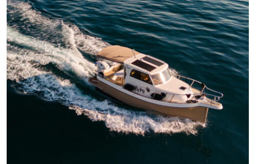 Motor boat 