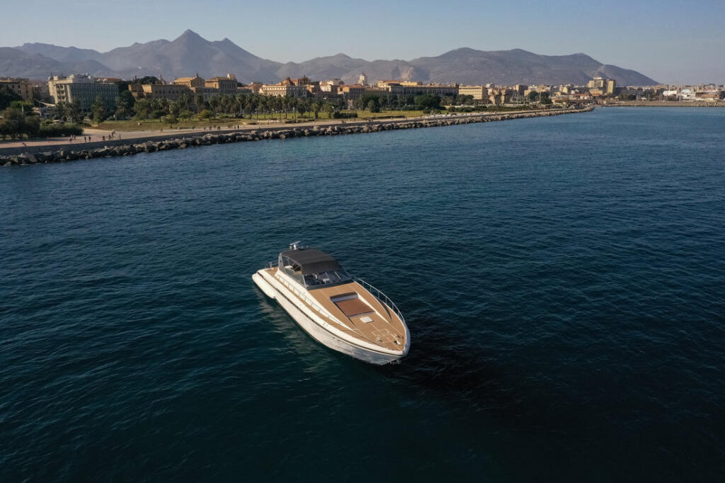 Luxury motor yacht 