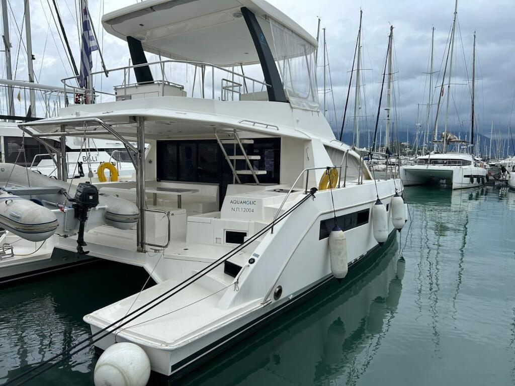 Power catamaran 