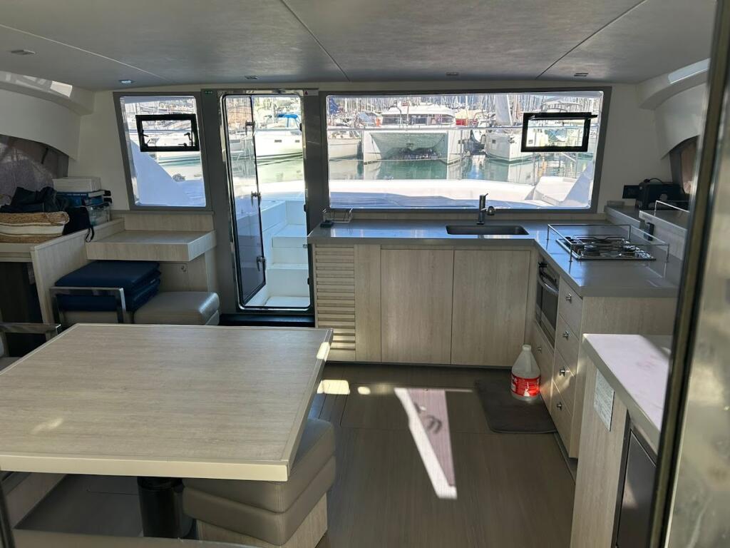 Power catamaran 