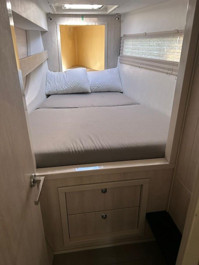 Power catamaran 