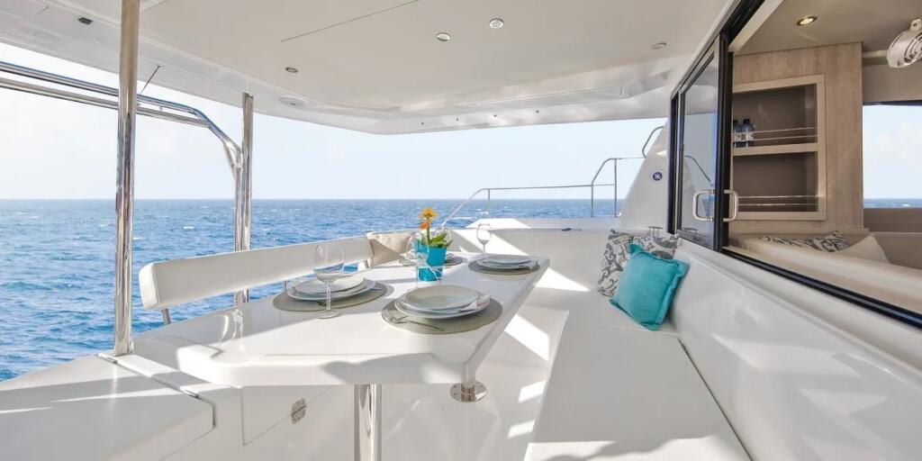 Power catamaran 