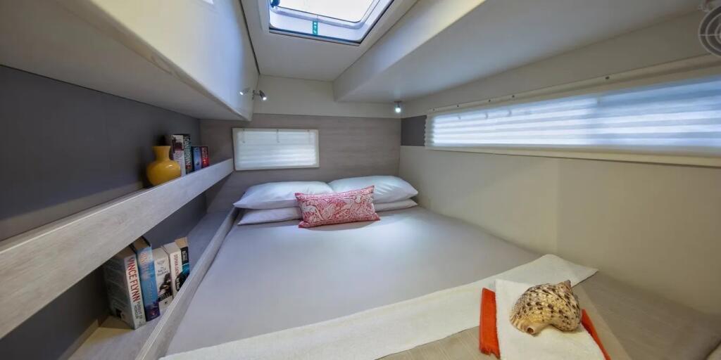 Power catamaran 