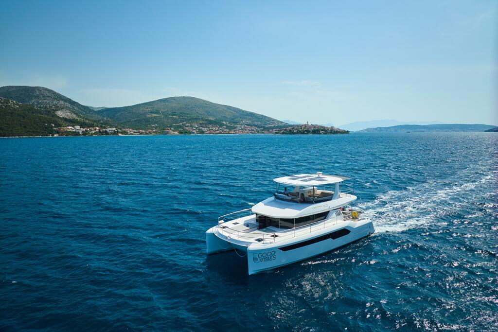 Power catamaran 