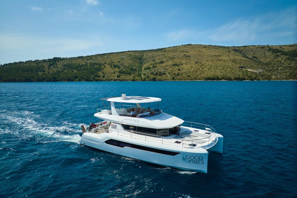 Power catamaran 