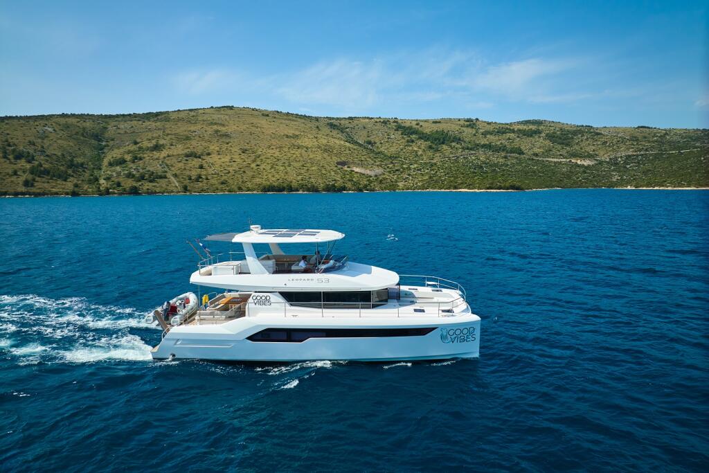 Power catamaran 