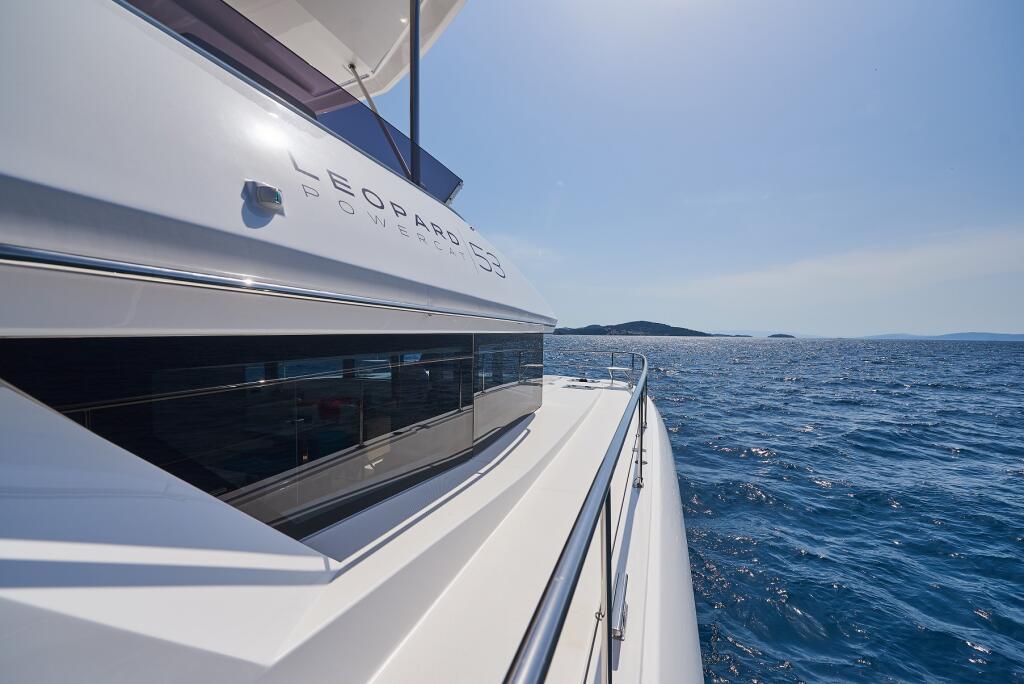 Power catamaran 