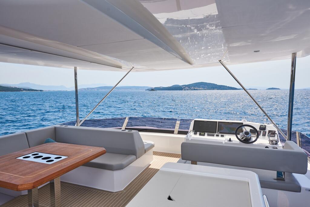 Power catamaran 