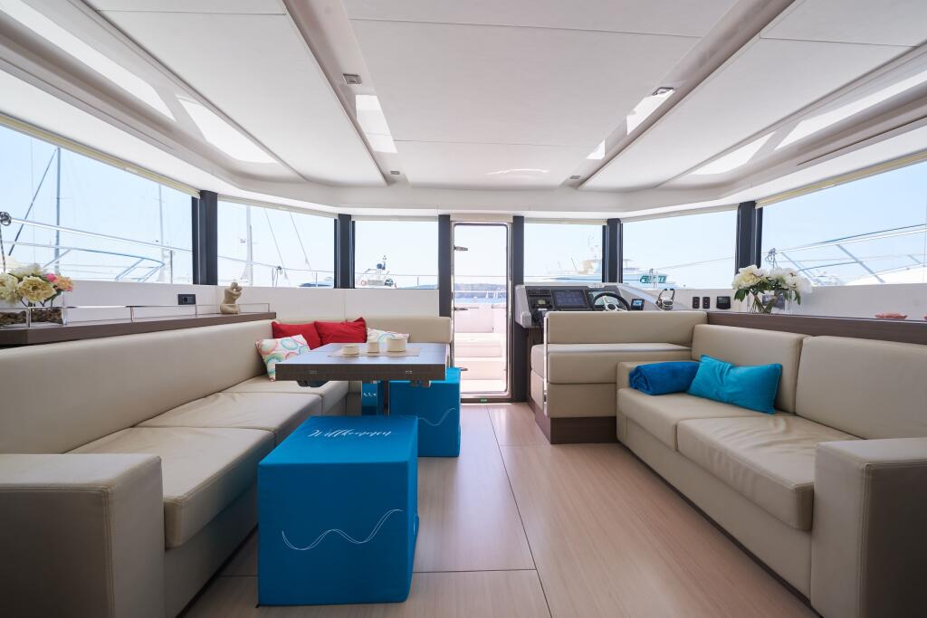 Power catamaran 