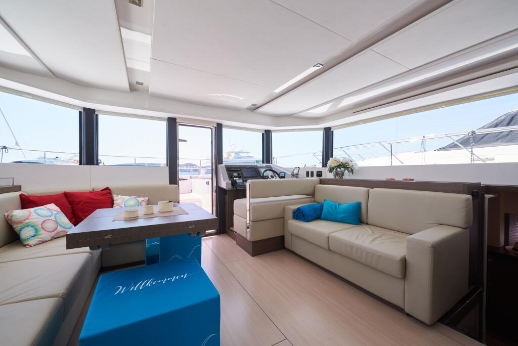 Power catamaran 