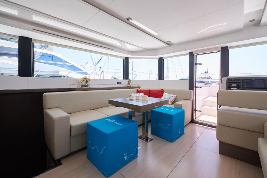 Power catamaran 