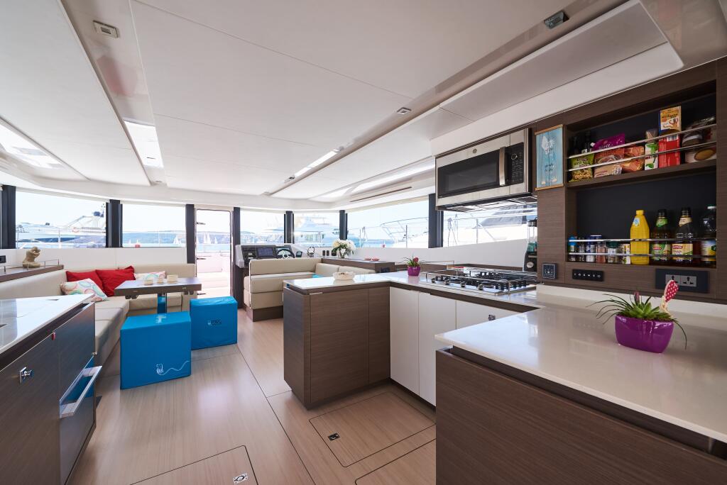Power catamaran 