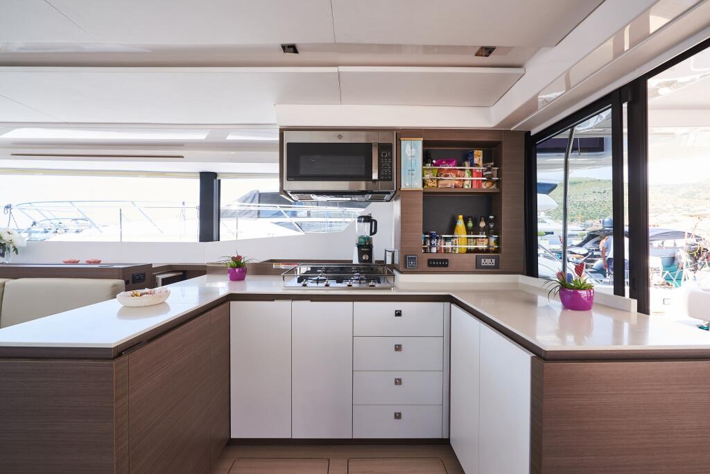 Power catamaran 