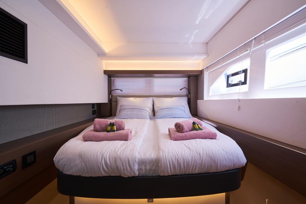 Power catamaran 