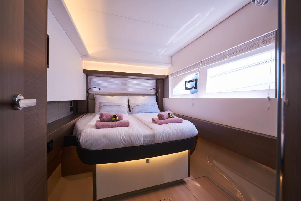 Power catamaran 