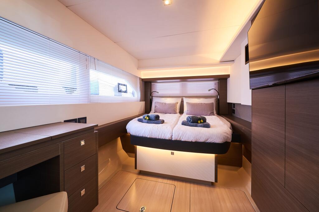 Power catamaran 