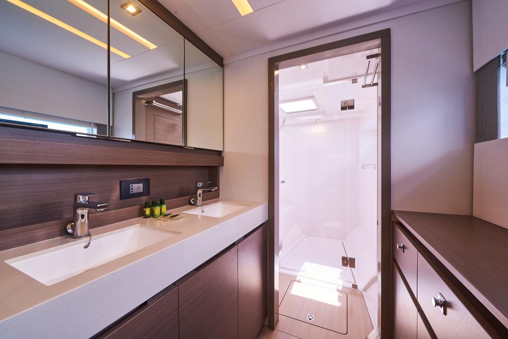 Power catamaran 