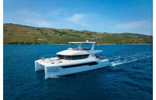 Power catamaran 