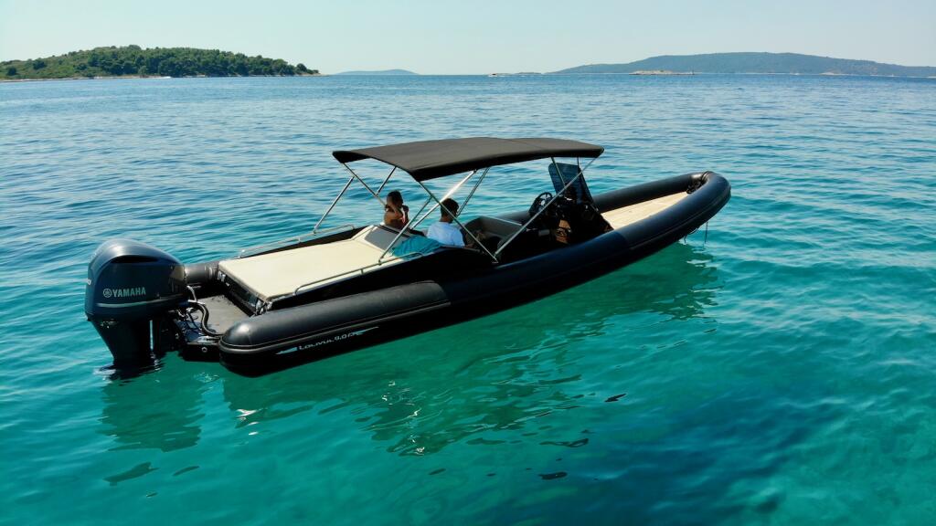 Rubber boat (R.I.B.) 