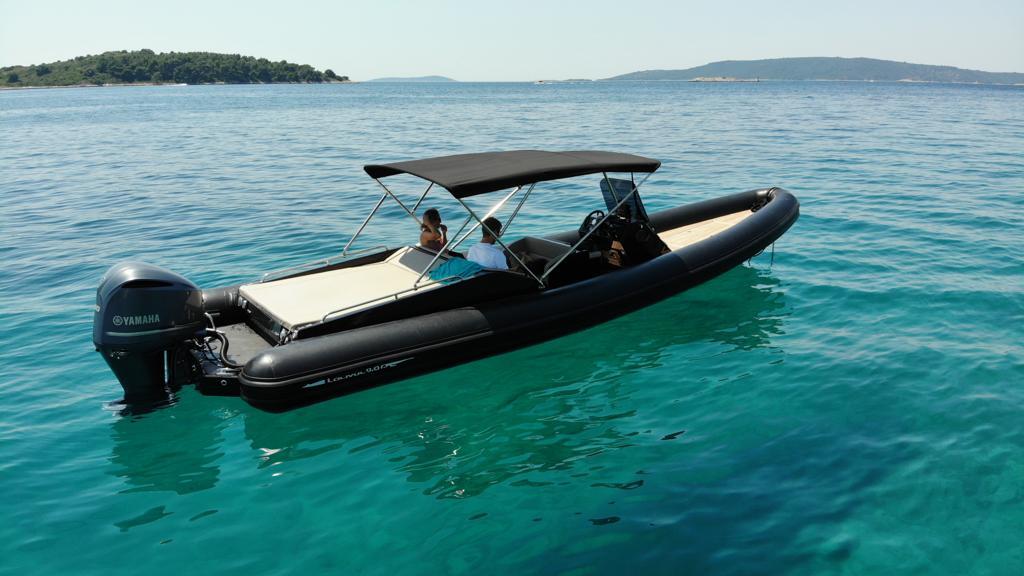 Rubber boat (R.I.B.) 