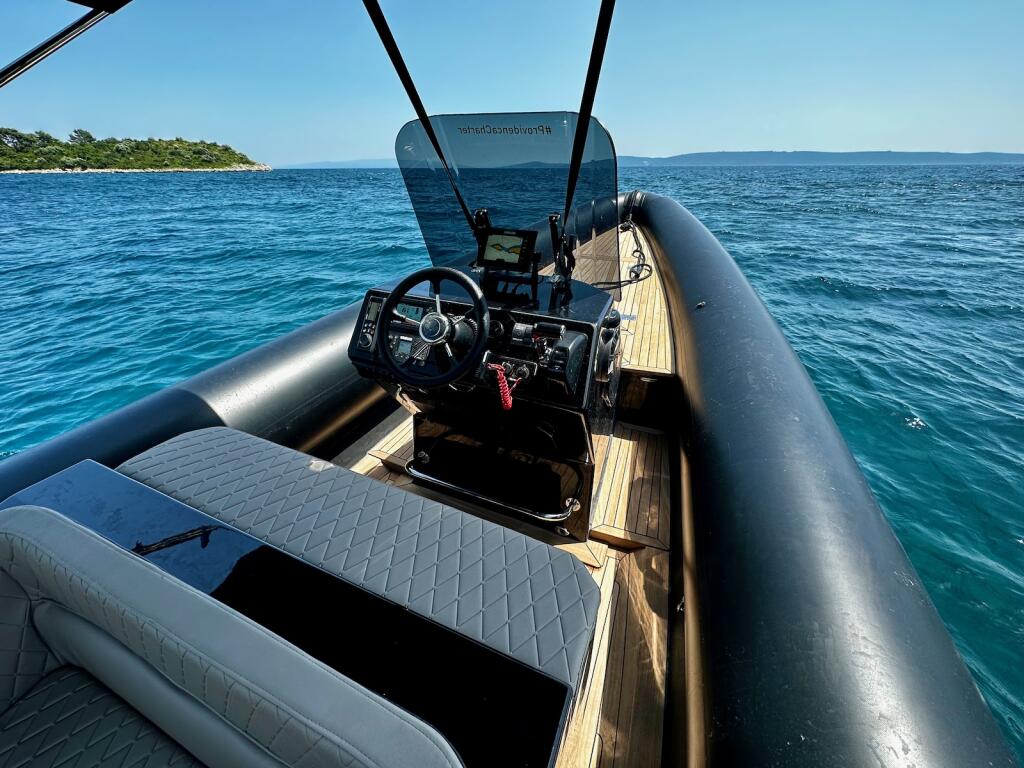 Rubber boat (R.I.B.) 