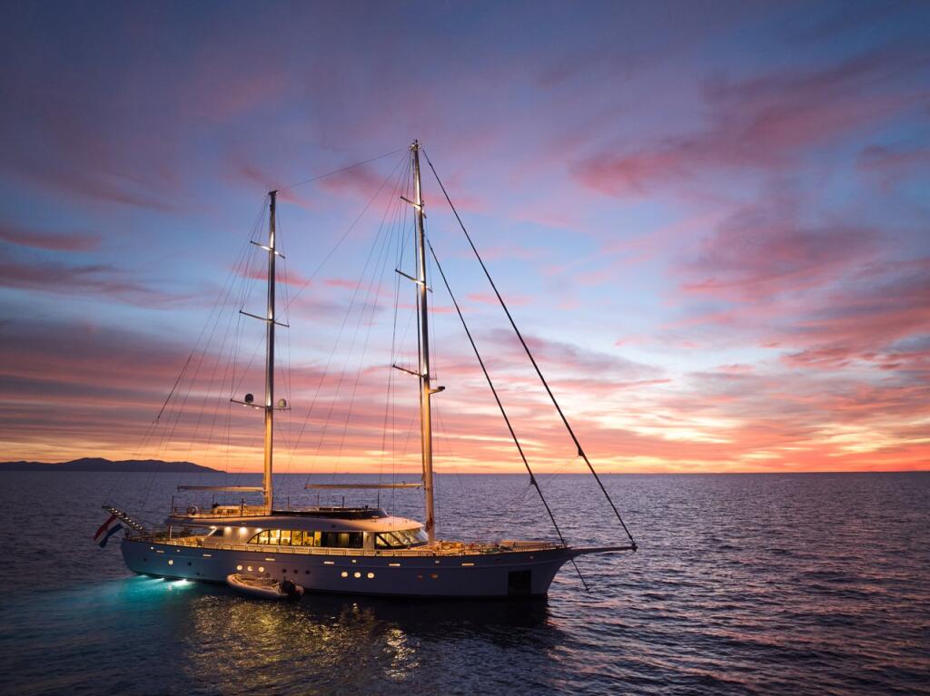 Luxury sailing yacht 