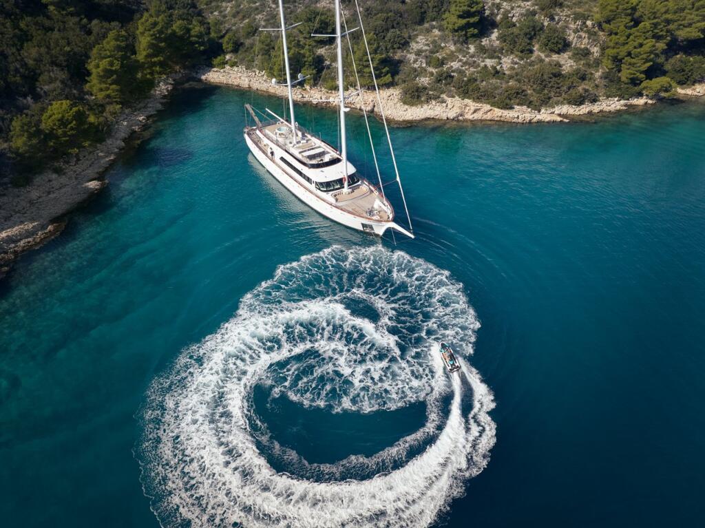 Luxury sailing yacht 