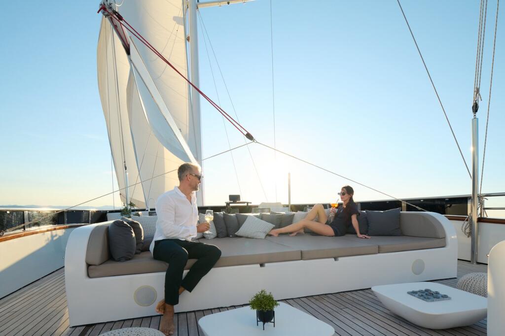 Luxury sailing yacht 