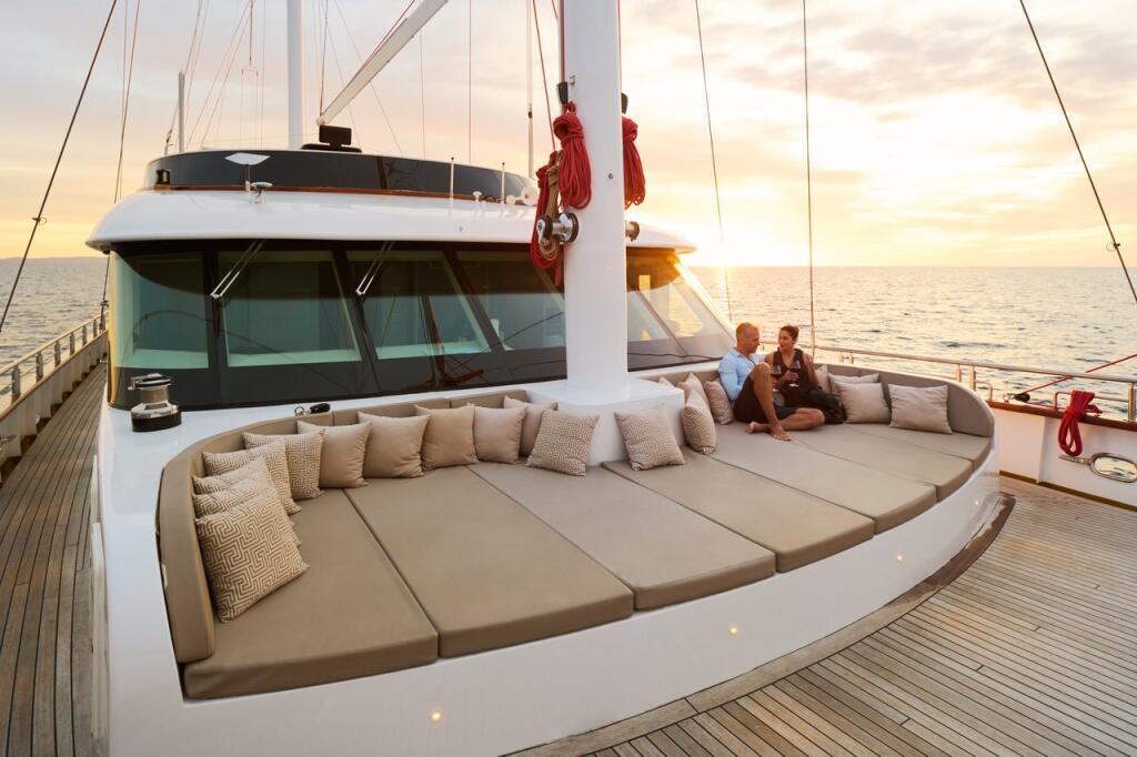 Luxury sailing yacht 