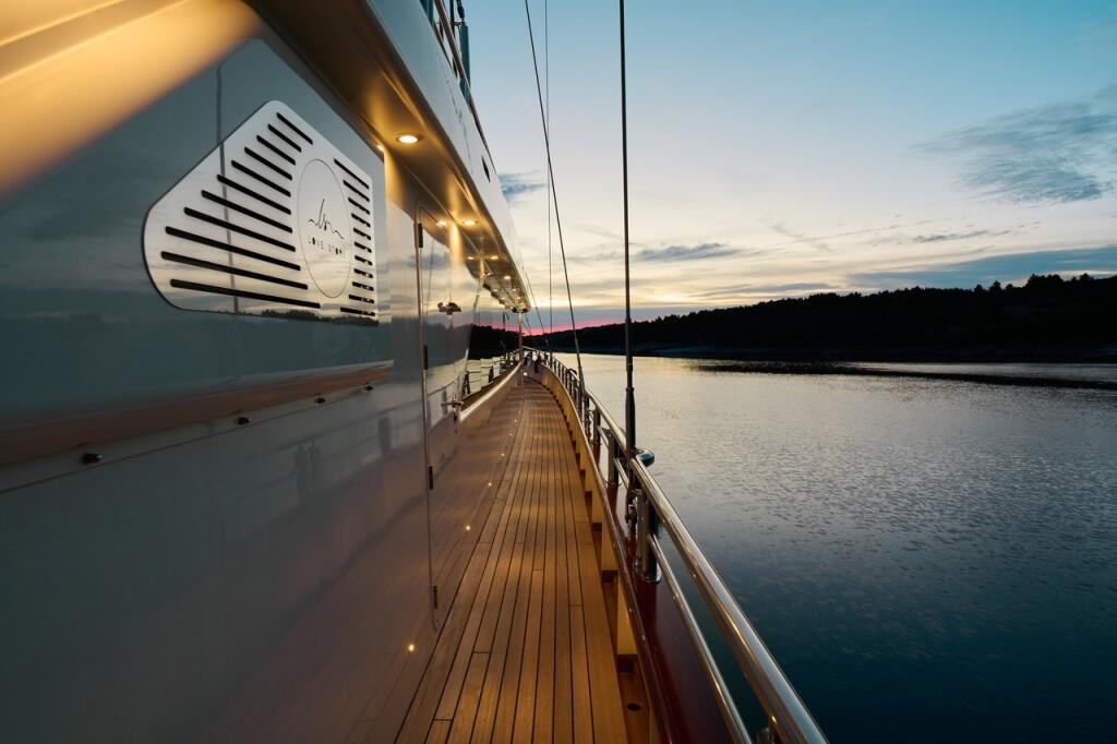 Luxury sailing yacht 