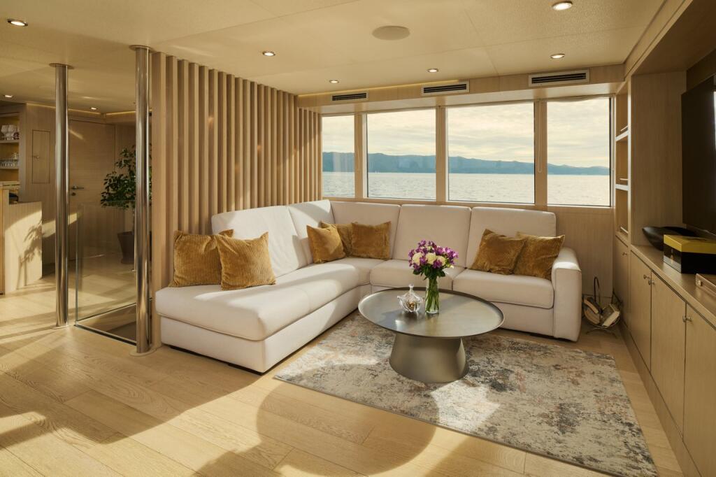 Luxury sailing yacht 