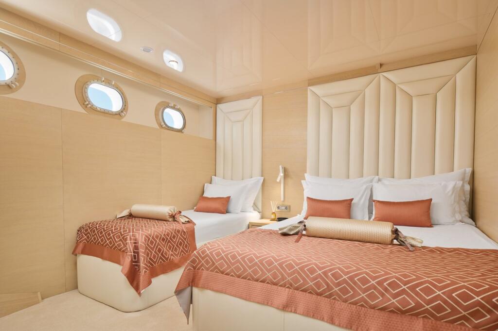 Luxury sailing yacht 