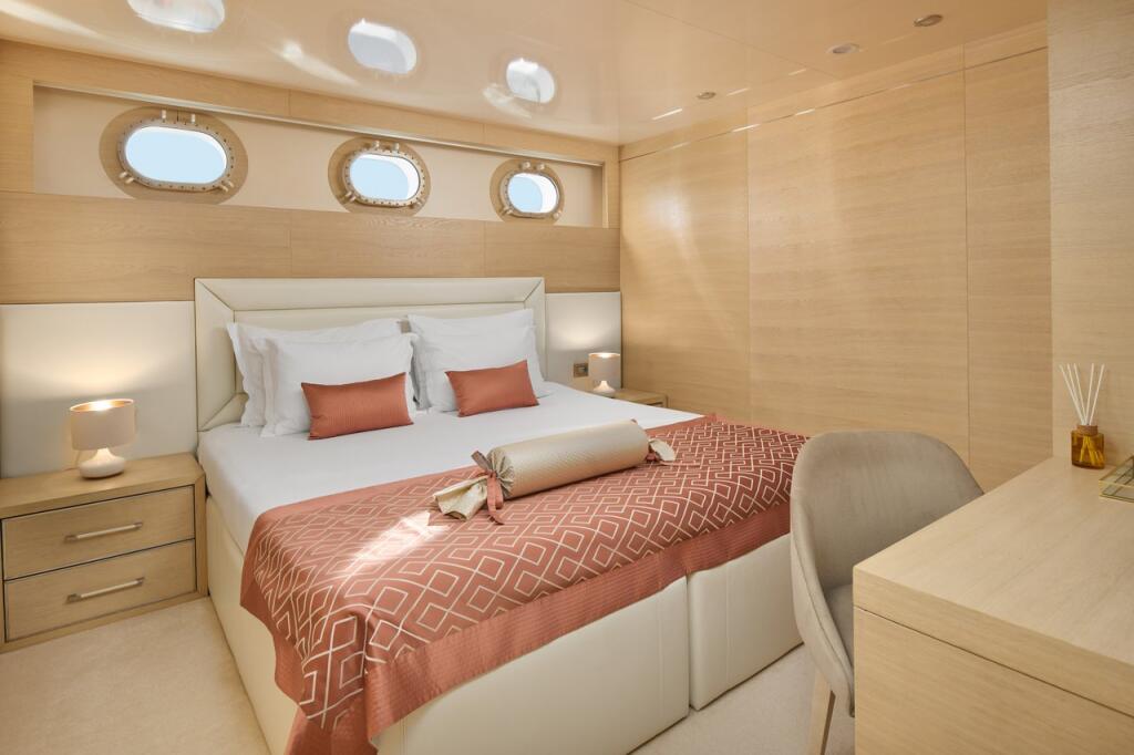 Luxury sailing yacht 