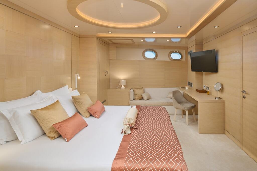 Luxury sailing yacht 