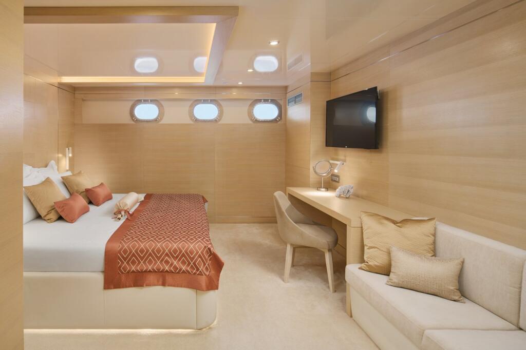 Luxury sailing yacht 