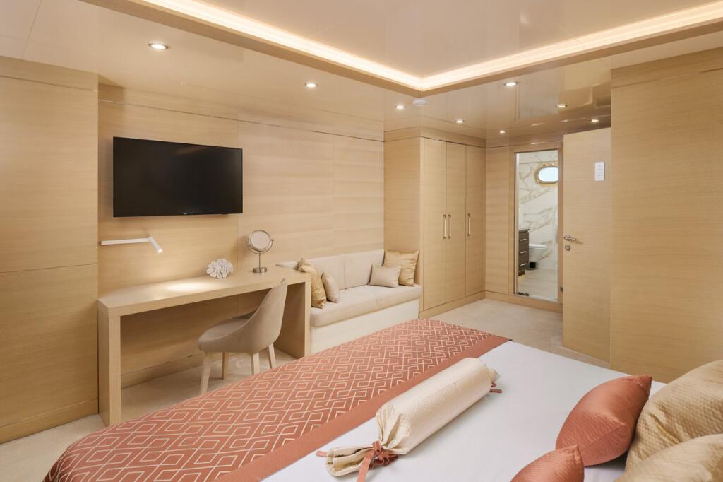 Luxury sailing yacht 