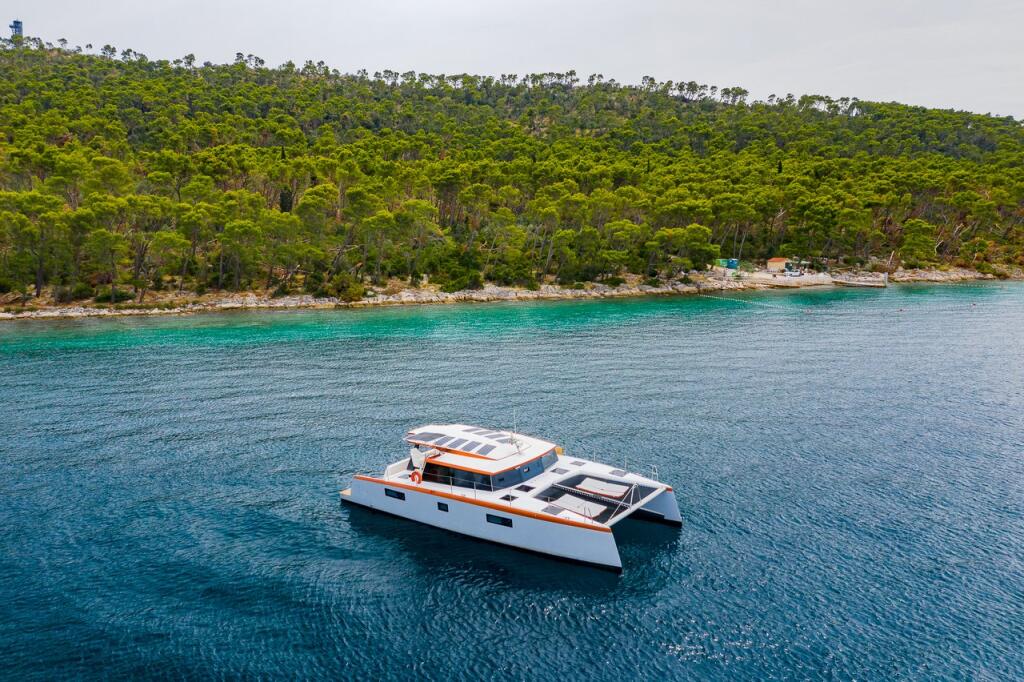 Power catamaran 