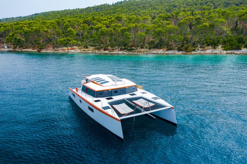 Power catamaran 